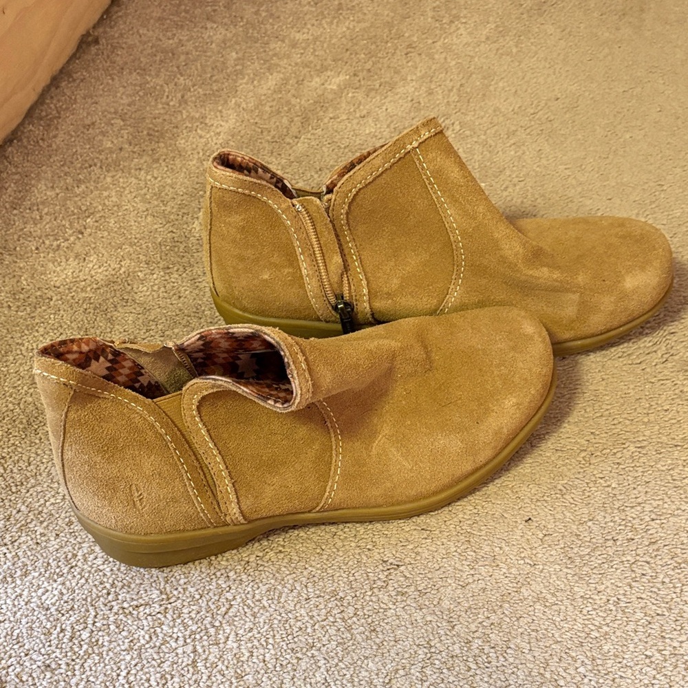 REVITALIGN Tan Ankle Boots